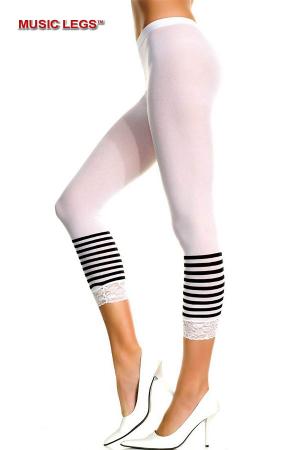 Leggings bianchi con righe nere e pizzo.