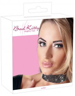 Collar with rhinestones.