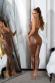 Tuta in similpelle marrone con cintura e scollo a V