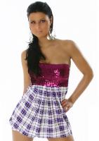 Mini abito con fascia in paillettes lilla.