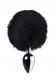 Plug in metallo argentato con peluche nero.
