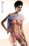 Body rosa ricamato con reggicalze.
