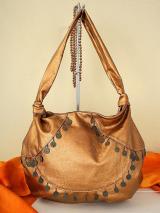 Borsa bronzo con monetine pendenti.