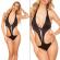 Monokini nero con catenelle.