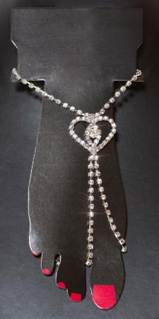 Catenina piede con strass e cuore.