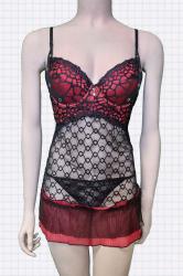 Chemise in tulle ricamato con borchie e volants. Nero-rosso