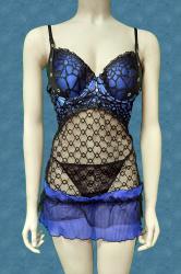 Chemise in tulle ricamato con borchie e volants. Nero-blu