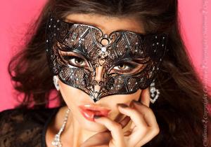 Maschera filigranata con strass. Mod. 3702