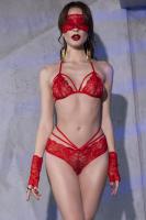 Completino intimo 4 pezzi in pizzo con guanti e benda. Rosso