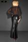 Vestito lungo con mantellina in tulle.