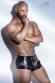 Shorts con aperture ed occhielli metallici.